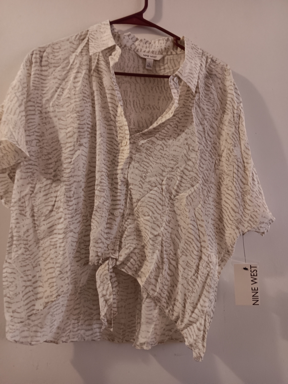 New With Tags Nine West Cream Patterned Button-Front Tie-Hem Top
